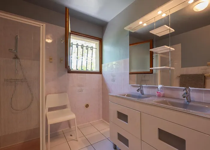 Vignes Villa Saint-Césaire-de-Gauzignan